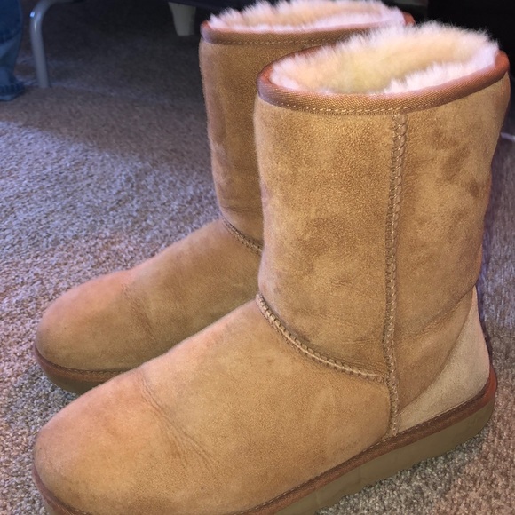 UGG BOOT barely worn size 8. Chestnut brown. - Picture 1 of 5